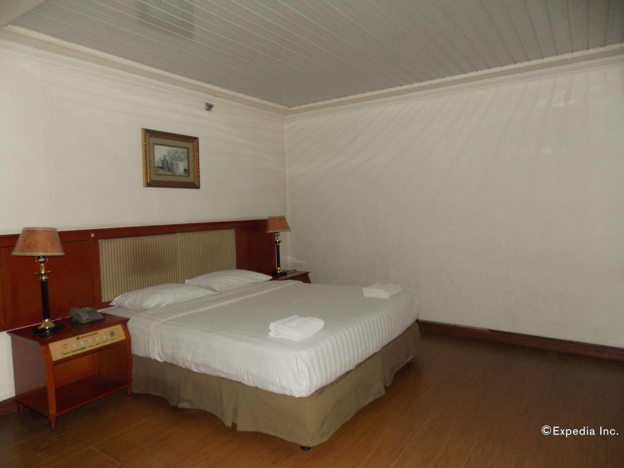 Grand Regal Hotel Bacolod Zewnętrze zdjęcie