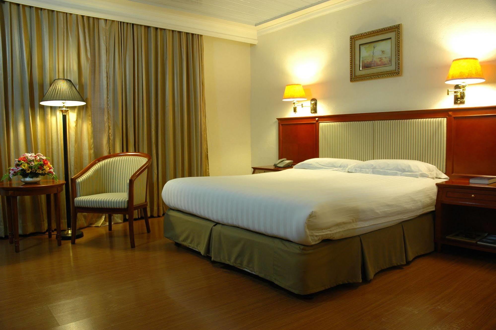 Grand Regal Hotel Bacolod Zewnętrze zdjęcie